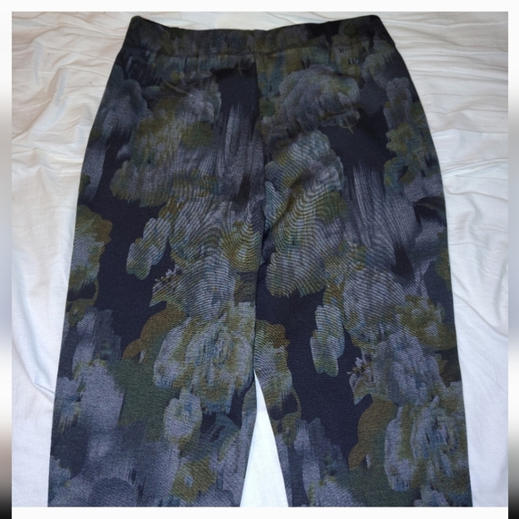 NWOT Women's Multicolor Camo Leggings Size M, Make a Offer! - Picture 2 of 4